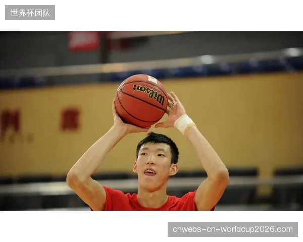 周琦统治禁区攻防两端，北京队高位策应战术击溃广东联防。